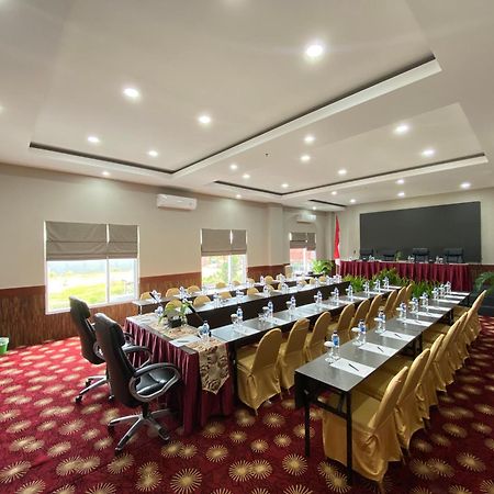 Vega Prime Hotel & Convention Sorong Buitenkant foto
