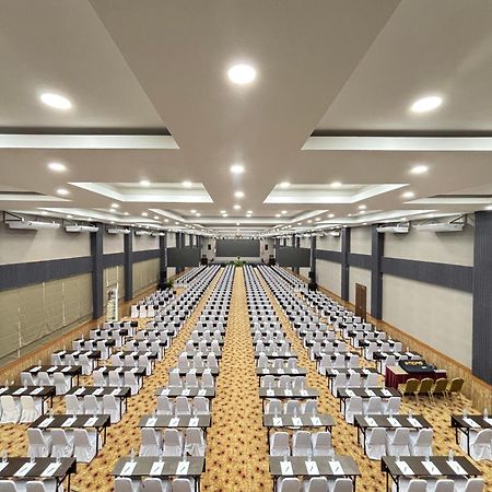 Vega Prime Hotel & Convention Sorong Buitenkant foto