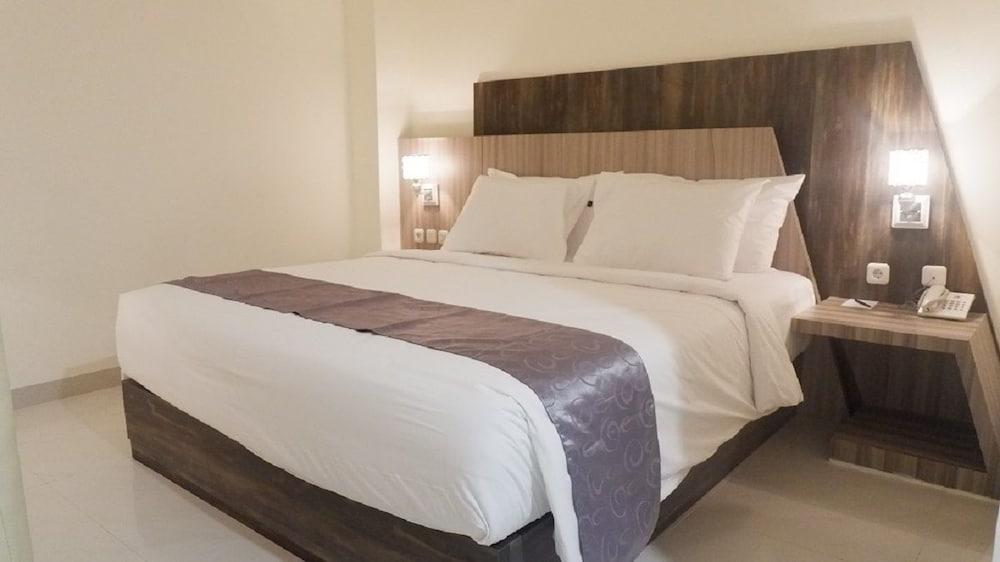 Vega Prime Hotel & Convention Sorong Buitenkant foto