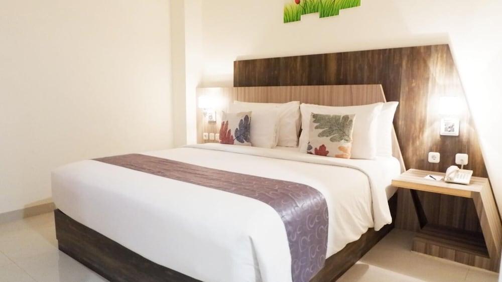 Vega Prime Hotel & Convention Sorong Buitenkant foto