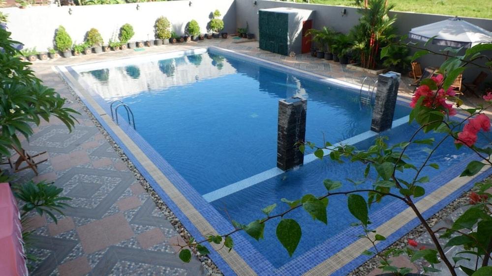Vega Prime Hotel & Convention Sorong Buitenkant foto