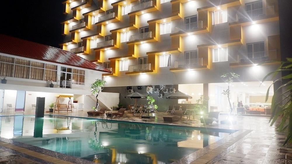 Vega Prime Hotel & Convention Sorong Buitenkant foto