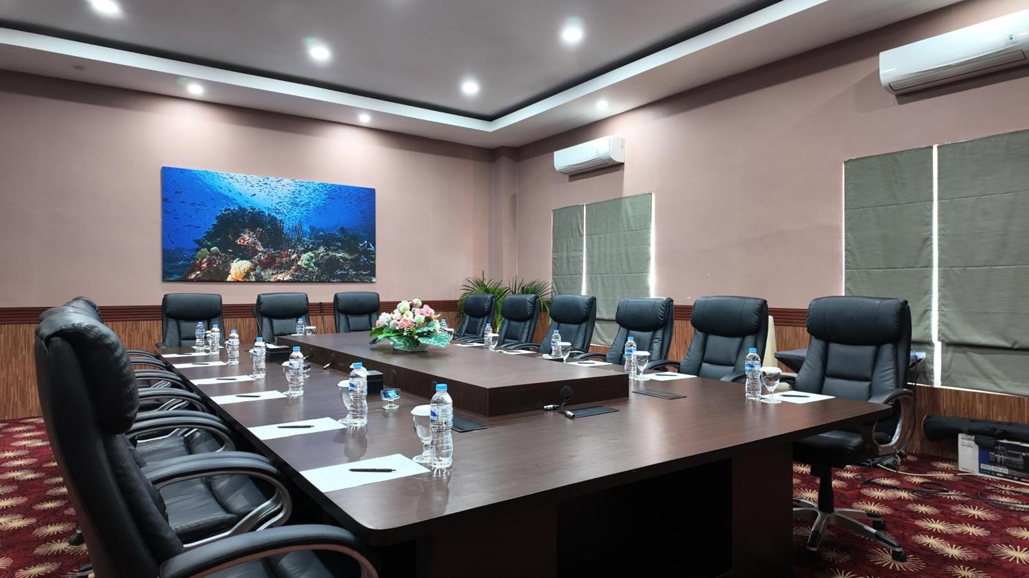 Vega Prime Hotel & Convention Sorong Buitenkant foto