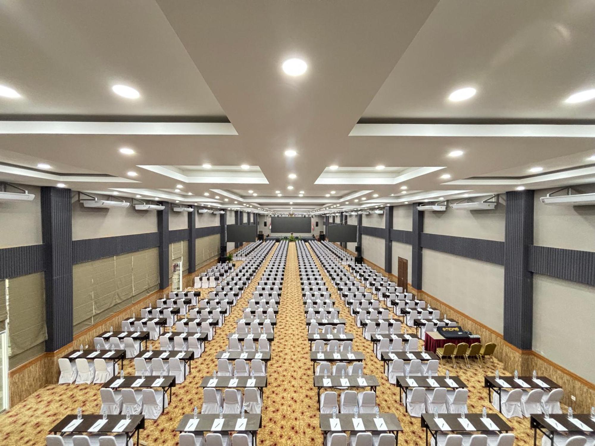 Vega Prime Hotel & Convention Sorong Buitenkant foto