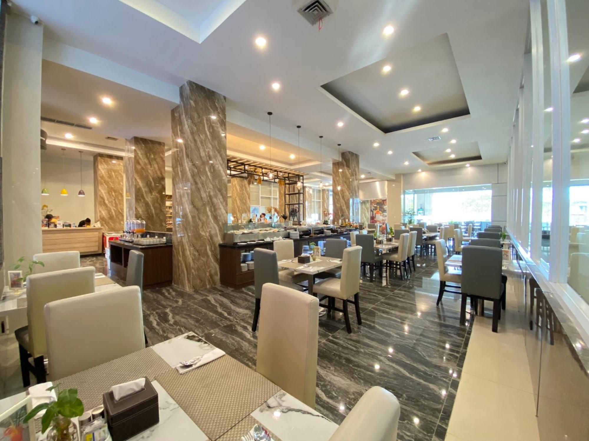 Vega Prime Hotel & Convention Sorong Buitenkant foto
