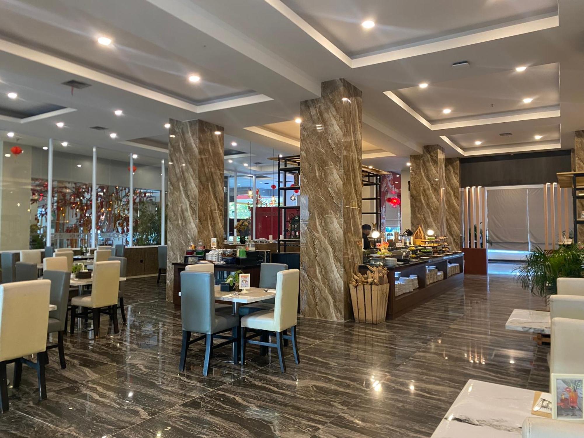 Vega Prime Hotel & Convention Sorong Buitenkant foto