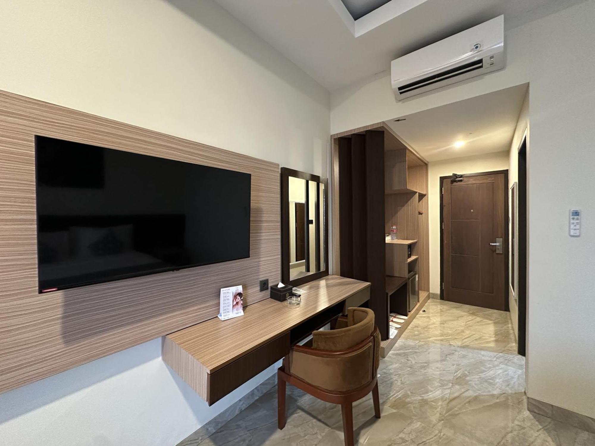 Vega Prime Hotel & Convention Sorong Buitenkant foto
