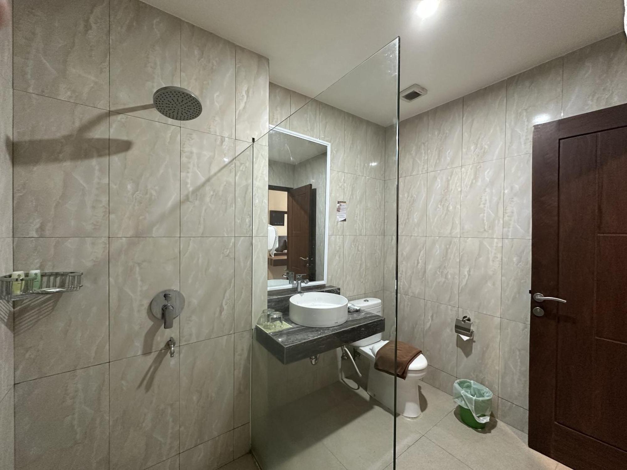Vega Prime Hotel & Convention Sorong Buitenkant foto